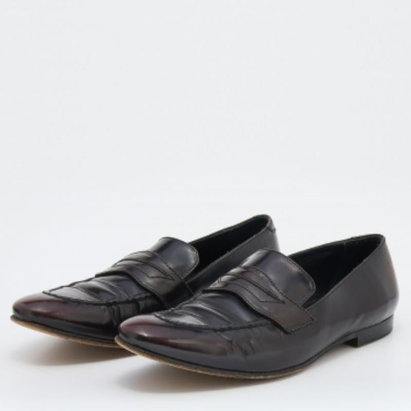 Purposely created to exude style and provide comfort wherever you go, this pair of loafers by Burberry is absolutely worth the buy! They have been expertly crafted from dark brown leather, styled with neat stitches and finished with penny keeper