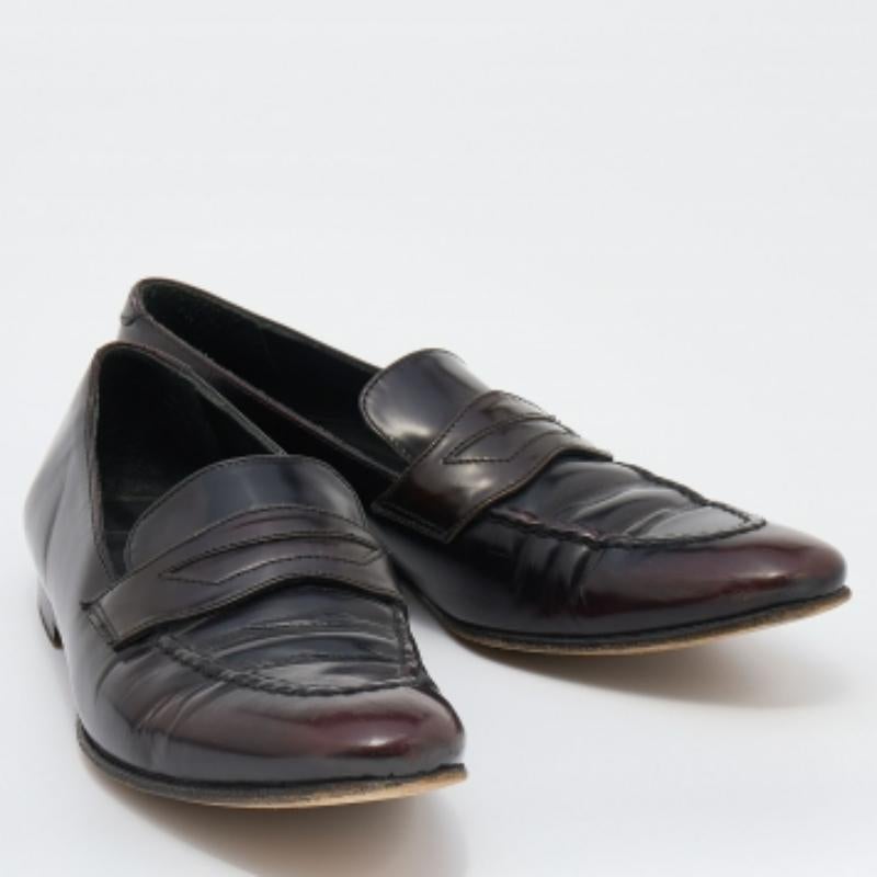 Burberry Dark Brown Leather Bedmont Slip On Loafer Size 39.5 In Good Condition For Sale In Dubai, Al Qouz 2