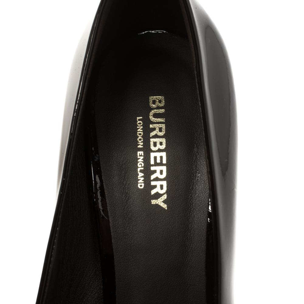 Burberry Marrón Oscuro Charol Jermyn Peep Toe Ankle Cuff Pumps Talla 39.5 1