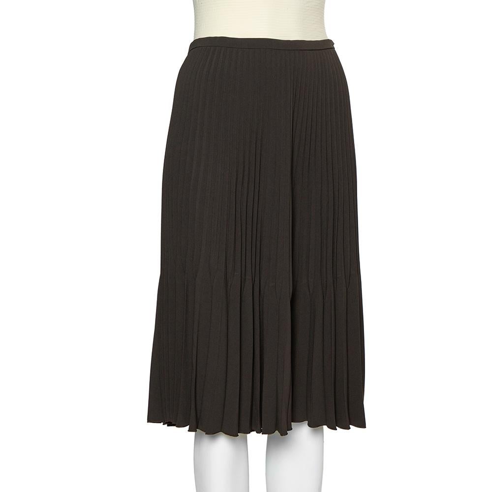 Burberry's skirt is cut from a mix of quality materials into a knee-length silouette. It comes with a pleated design that forms a free-flowing hemline. Style the skirt with anything from crop tops to crisp shirts, the options are endless.

