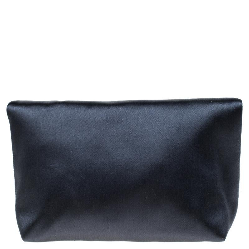 This Burberry clutch blends right into the tastes of women with a penchant for modern fashion. It is crafted from dark grey satin and lined with fabric on the inside. The highlight, however, is the large safety pin, formally referred to as an