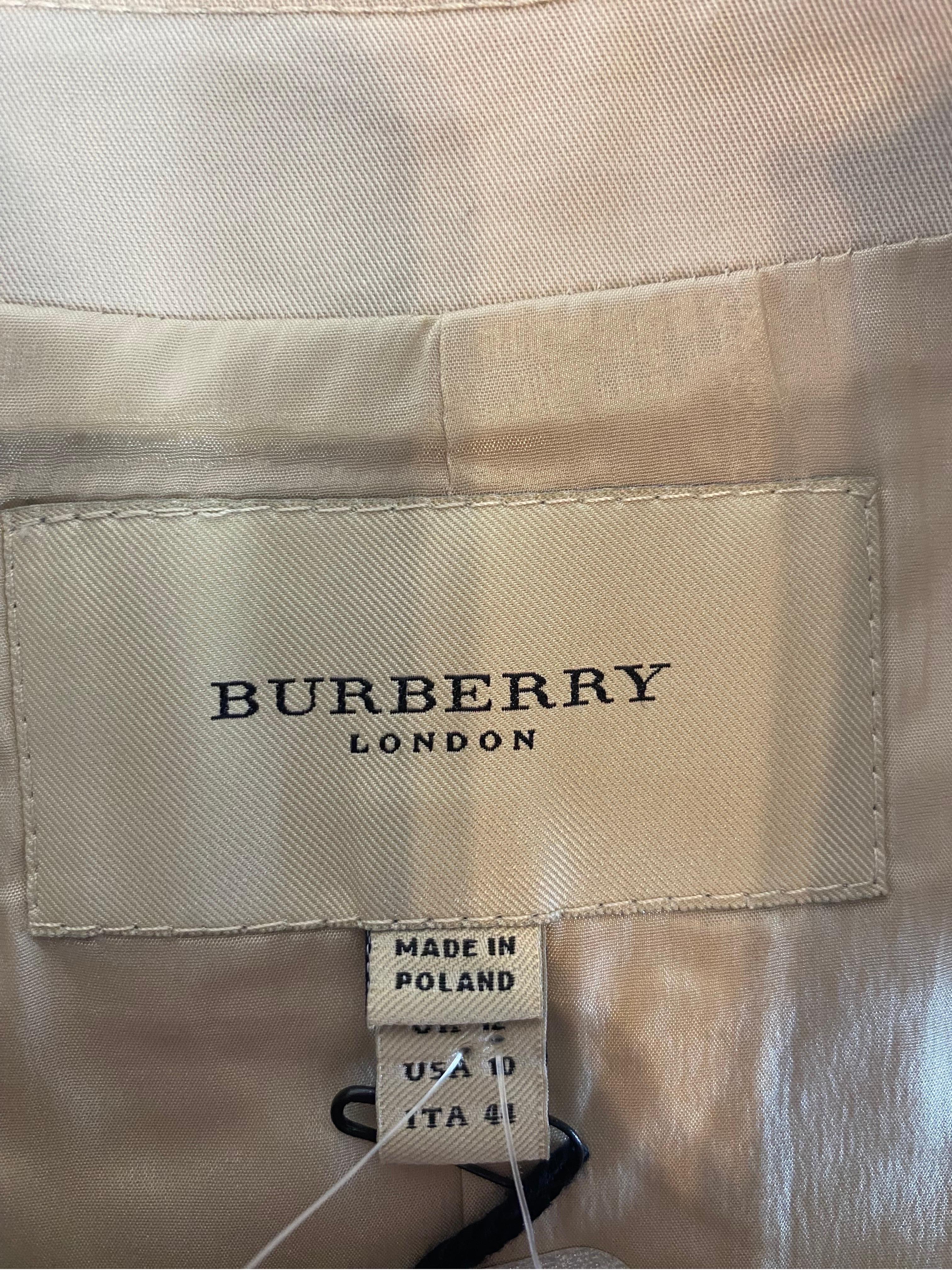 Burberry Kleid wie ein Trenchcoat im Angebot 2
