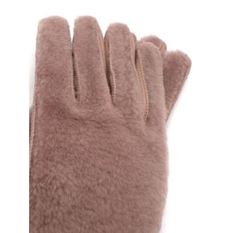 Burberry Dusty Pink Short shearling gloves - Size 8 In Excellent Condition For Sale In London, GB