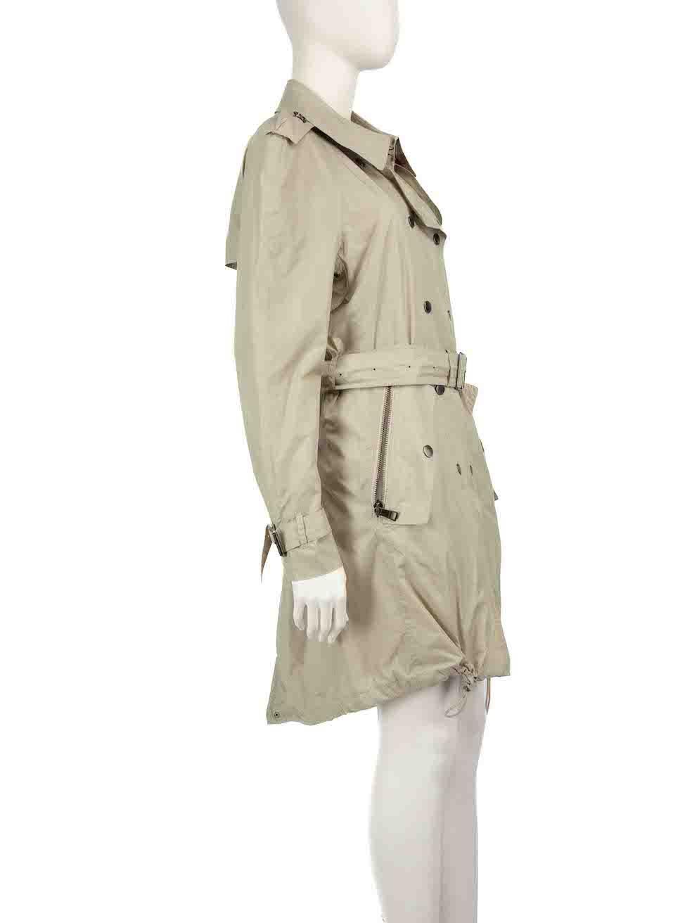 CONDITION is Very good. Hardly any visible wear to the coat is evident on this used Burberry Brit designer resale item.
 
 
 
 Details
 
 
 Ecru
 
 Synthetic
 
 Rain coat
 
 Mid length
 
 Belted
 
 Double breasted
 
 Snap button fastening
 
 Neck