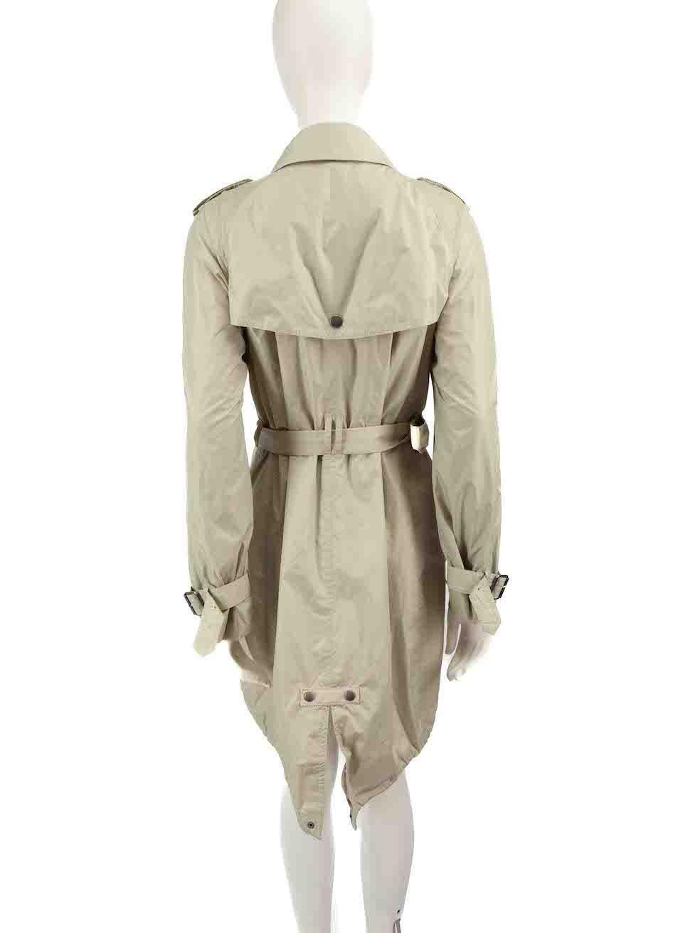 Burberry Ecru Belted Trench Rain Coat Size M In Excellent Condition For Sale In London, GB