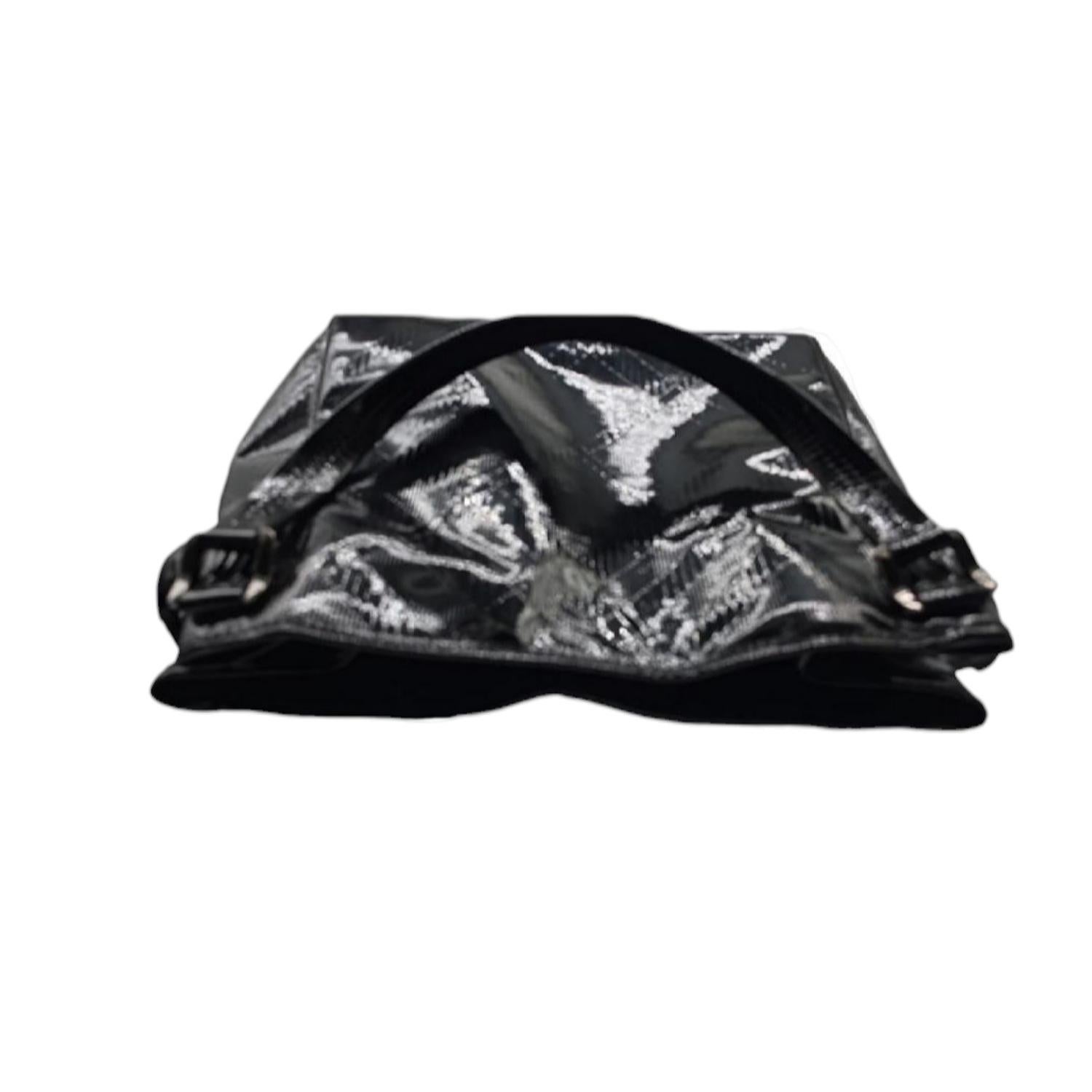 Grand sac à main Bilmore en cuir verni gaufré de Burberry en vente 1