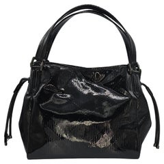 Grand sac à main Bilmore en cuir verni gaufré de Burberry