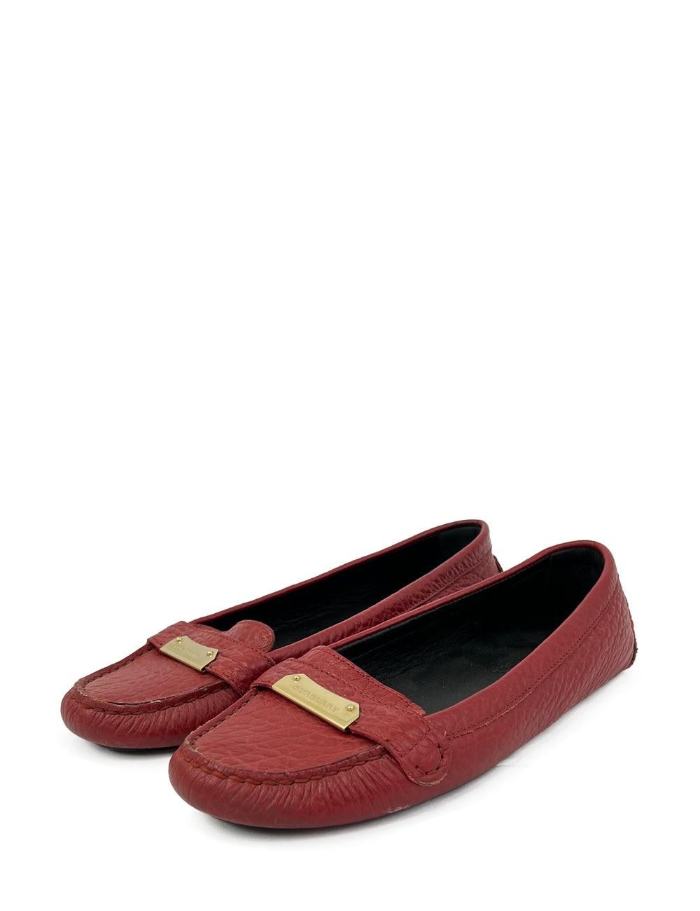 Burberry EU 38 Red Leather Loafers In Good Condition For Sale In Amman, JO