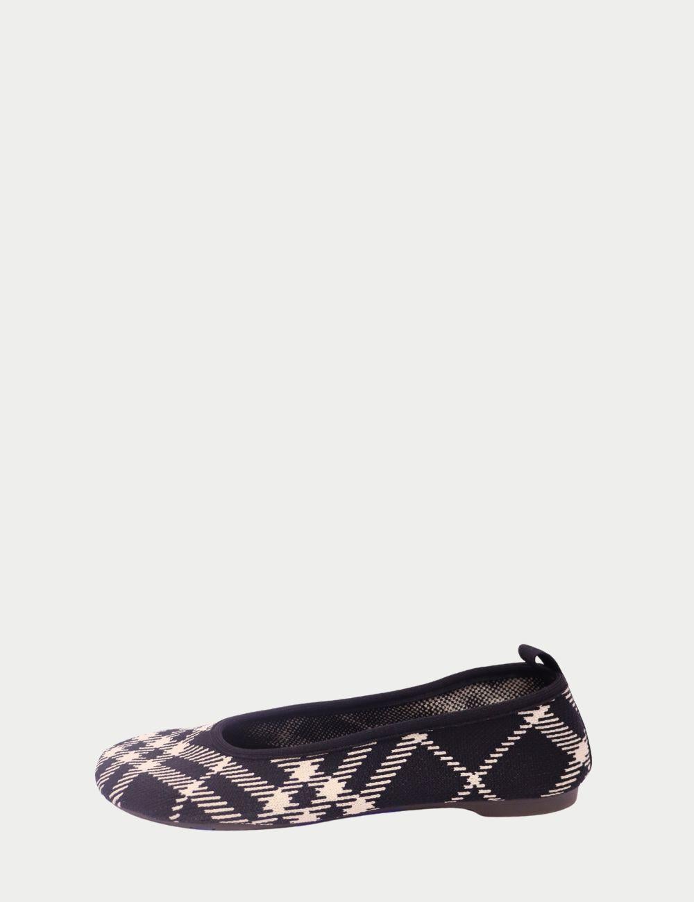 Burberry Knit Ballerina Flats – Black & White Check

A timeless British icon, reimagined in modern comfort. These Burberry Knit Ballerina Flats feature the house’s classic check pattern in black and white, woven into a sleek and flexible knit
