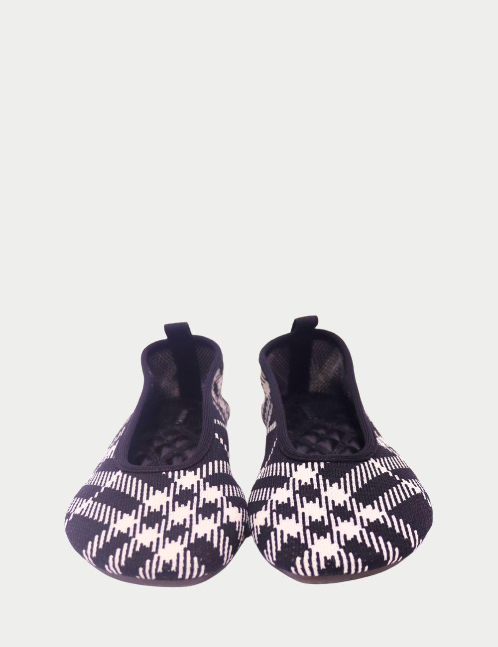 Burberry - EU 40 In Good Condition For Sale In Amman, JO