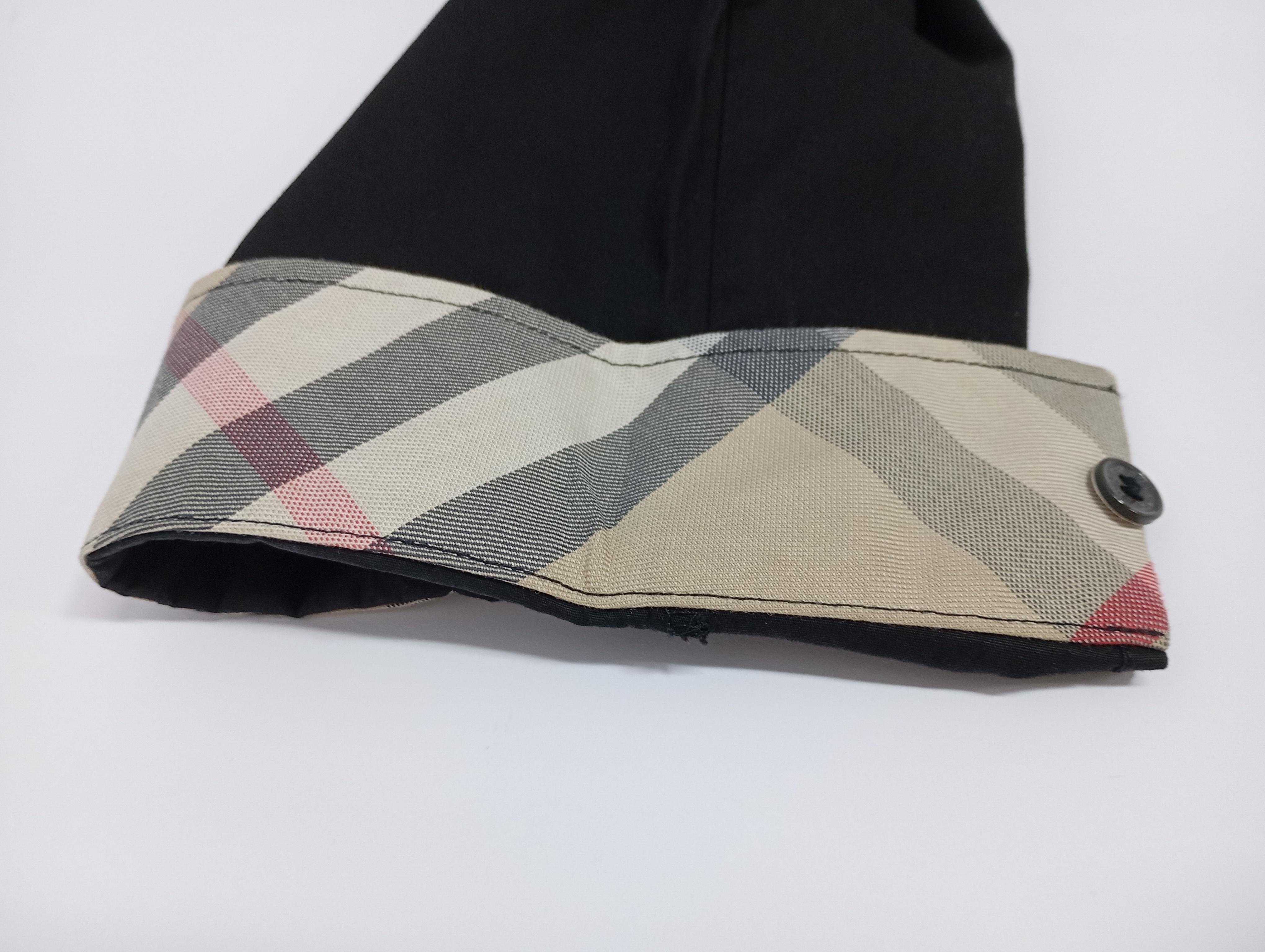 Burberry - EU 40 / M In Excellent Condition For Sale In Amman, JO
