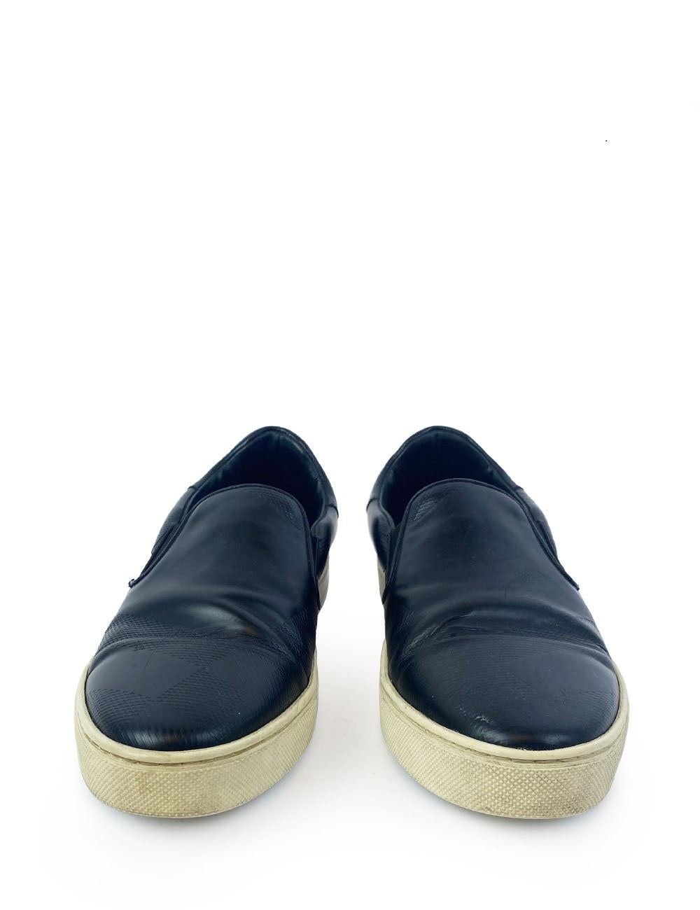 Burberry Black Slip on Leather Loafers Size EU 41.5 In Fair Condition For Sale In Amman, JO