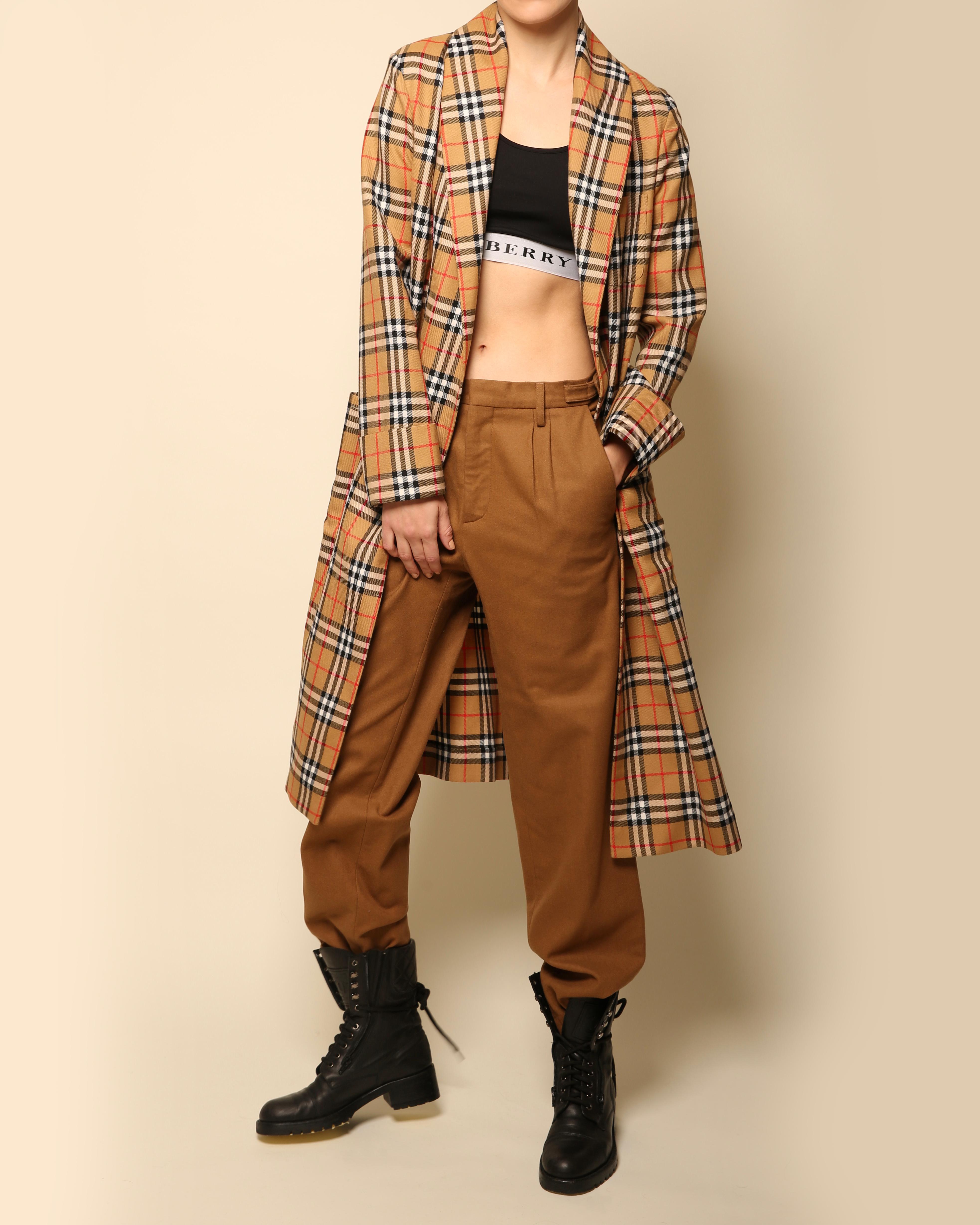 Burberry Fall 2018 oversized coat in classical Burberry plaid print 
Detachable belt
Two front pockets

Composition:
100% wool

Size: XS

Brand new with tags

Measurements:
Shoulder 16