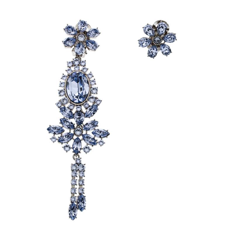 These asymmetric earrings from Burberry tugs at one's heartstrings in the most profound way. Sculpted from silver-tone metal and lit by blue crystals, the pair comes as stud flowers but one of them has an exaggerated drop of motifs and more crystals