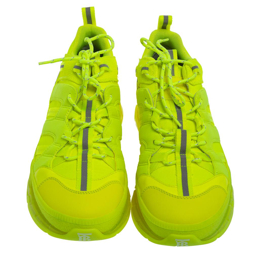 These low top sneakers from Burberry are meant for sneaker lovers like you! They have been crafted from fluorescent yellow mesh, nylon, spandex, and polyamide and designed with round toes, lace-ups on the vamps, and logo details on the sides towards