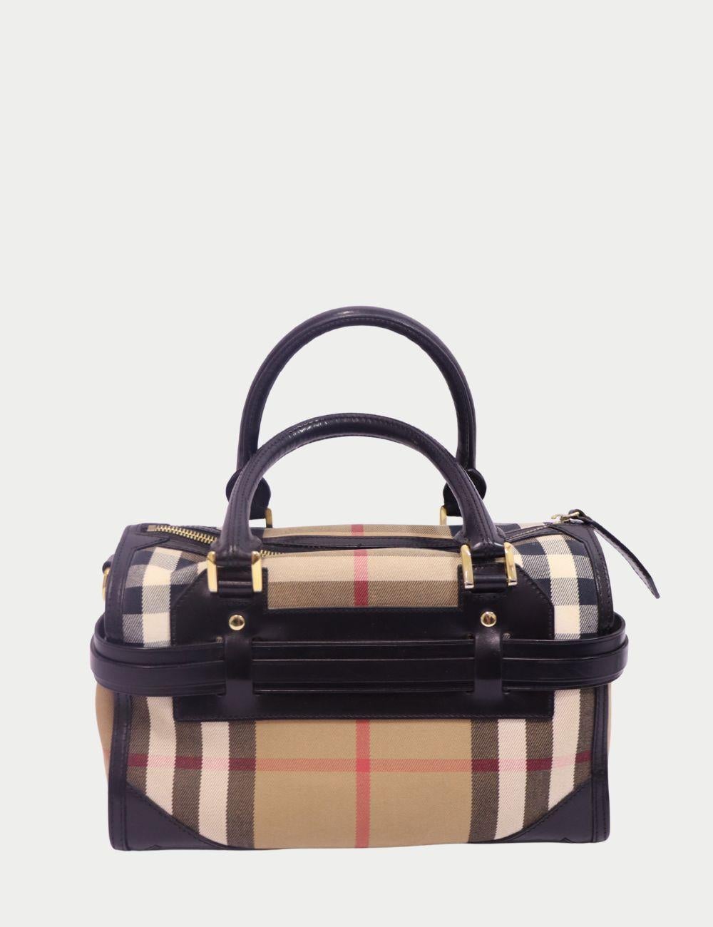 Nero Burberry in vendita