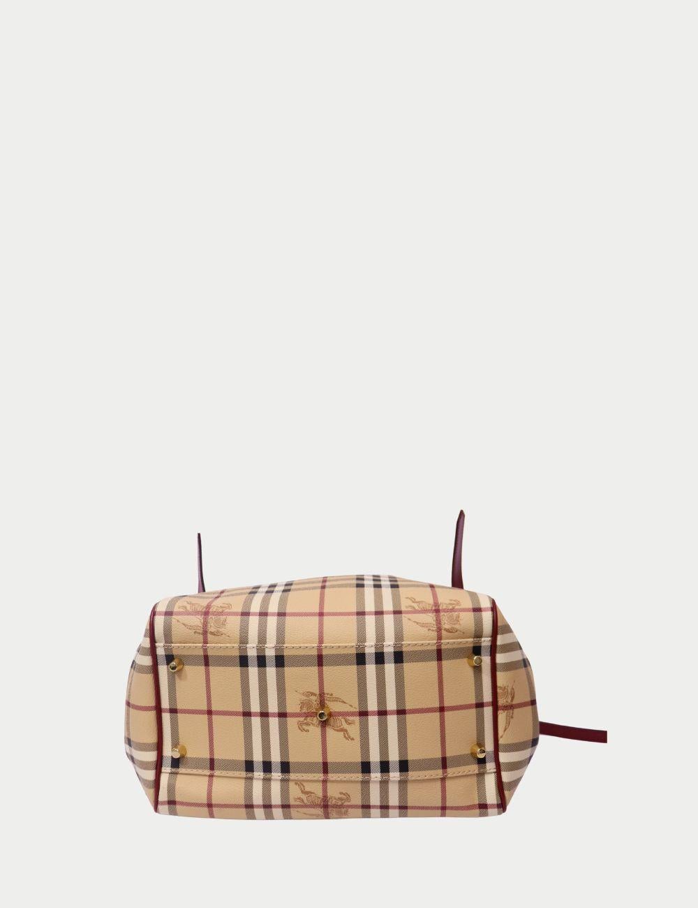 Burberry In condizioni ottime in vendita a Amman, JO