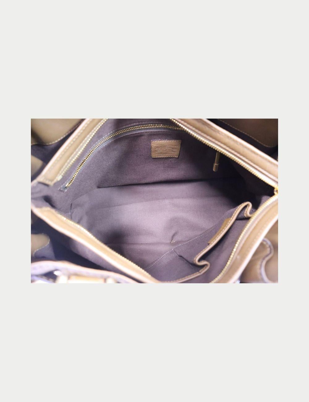 Burberry Bon état - En vente à Amman, JO
