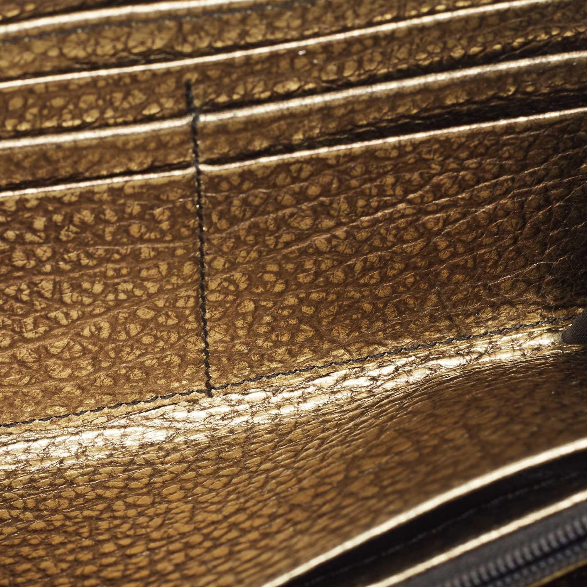 This designer wallet is an immaculate balance of sophistication and rational utility. It has been designed using prime quality materials and elevated by a sleek finish. The creation is equipped with ample space for your monetary essentials.