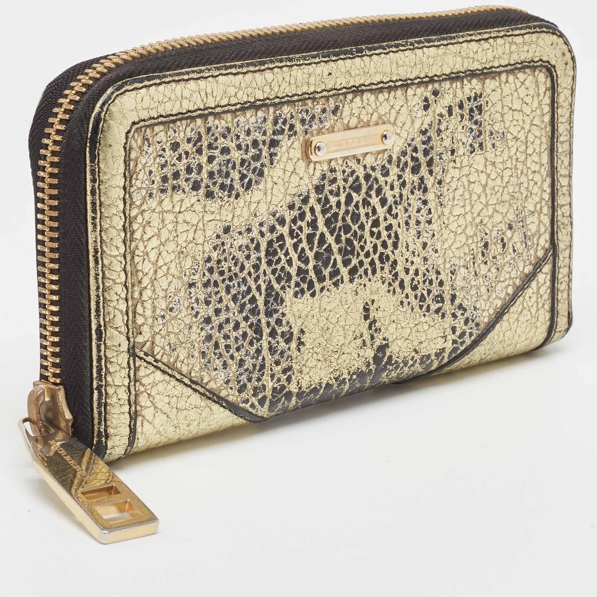 Burberry Gold/Black Textured Leather Zip Around Continental Wallet In Good Condition For Sale In Dubai, Al Qouz 2