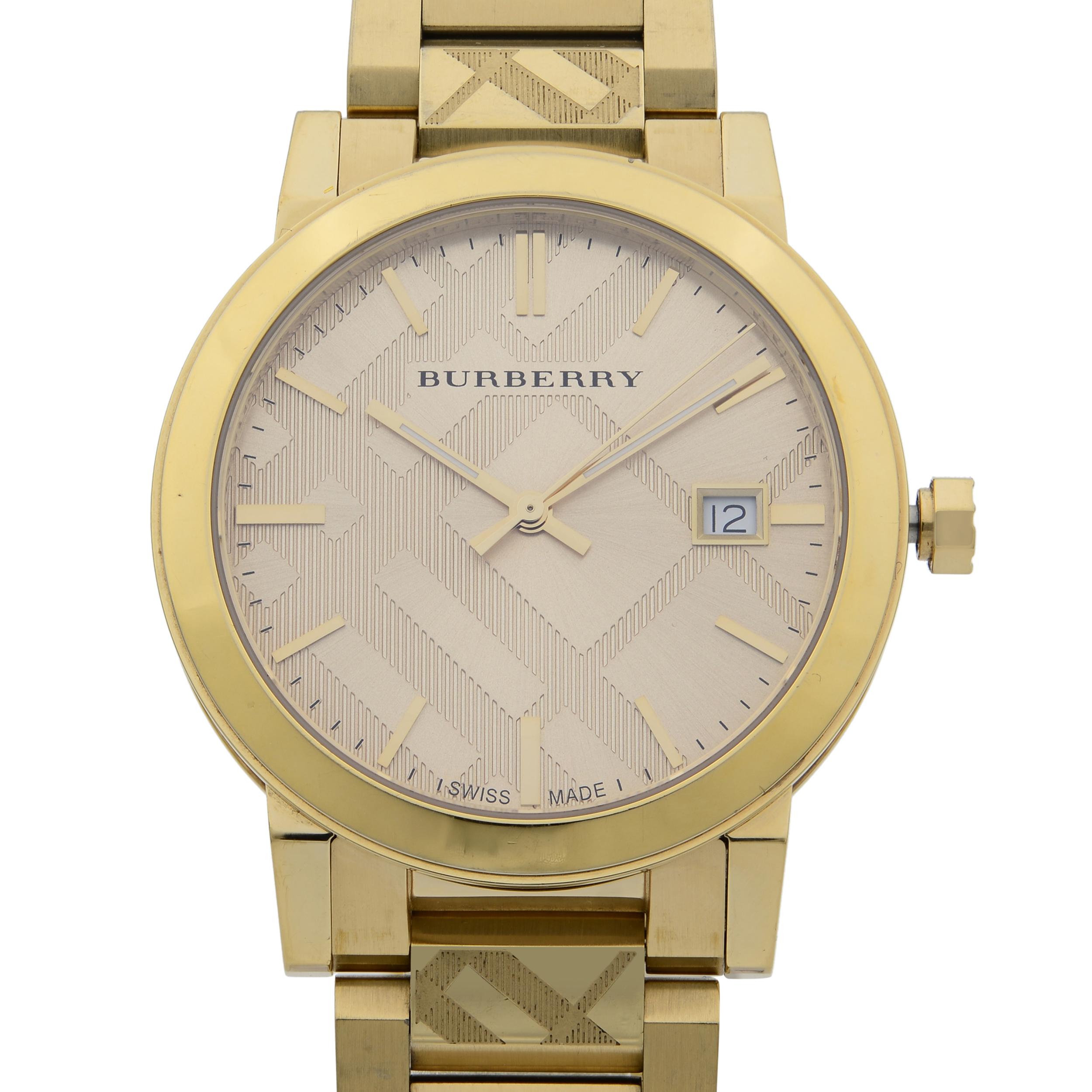 This pre-owned Burberry  BU9038 is a beautiful Unisex timepiece that is powered by quartz (battery) movement which is cased in a stainless steel case. It has a round shape face, date indicator dial and has hand sticks style markers. The case size is