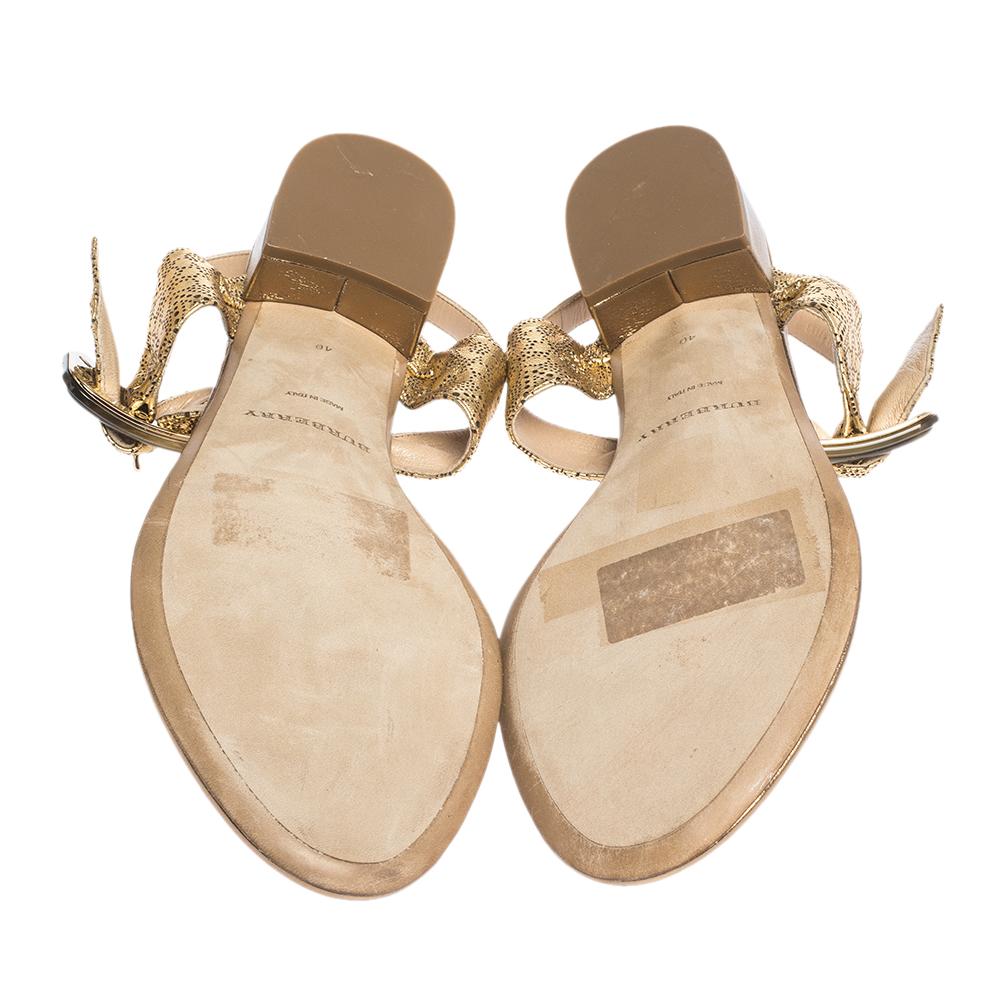 Burberry Gold Laser Cut Leather Ceilab Ankle Strap Thong Sandals Size 40 In New Condition In Dubai, Al Qouz 2