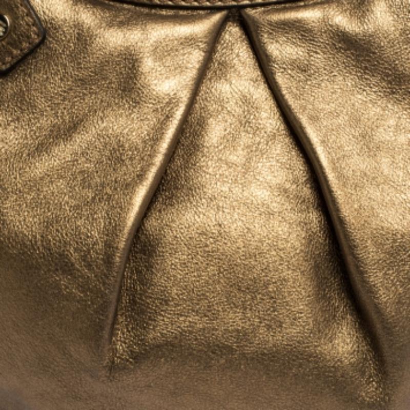 Burberry Gold Leather Hartley Hobo en Bueno estado para la venta en Dubai, Al Qouz 2