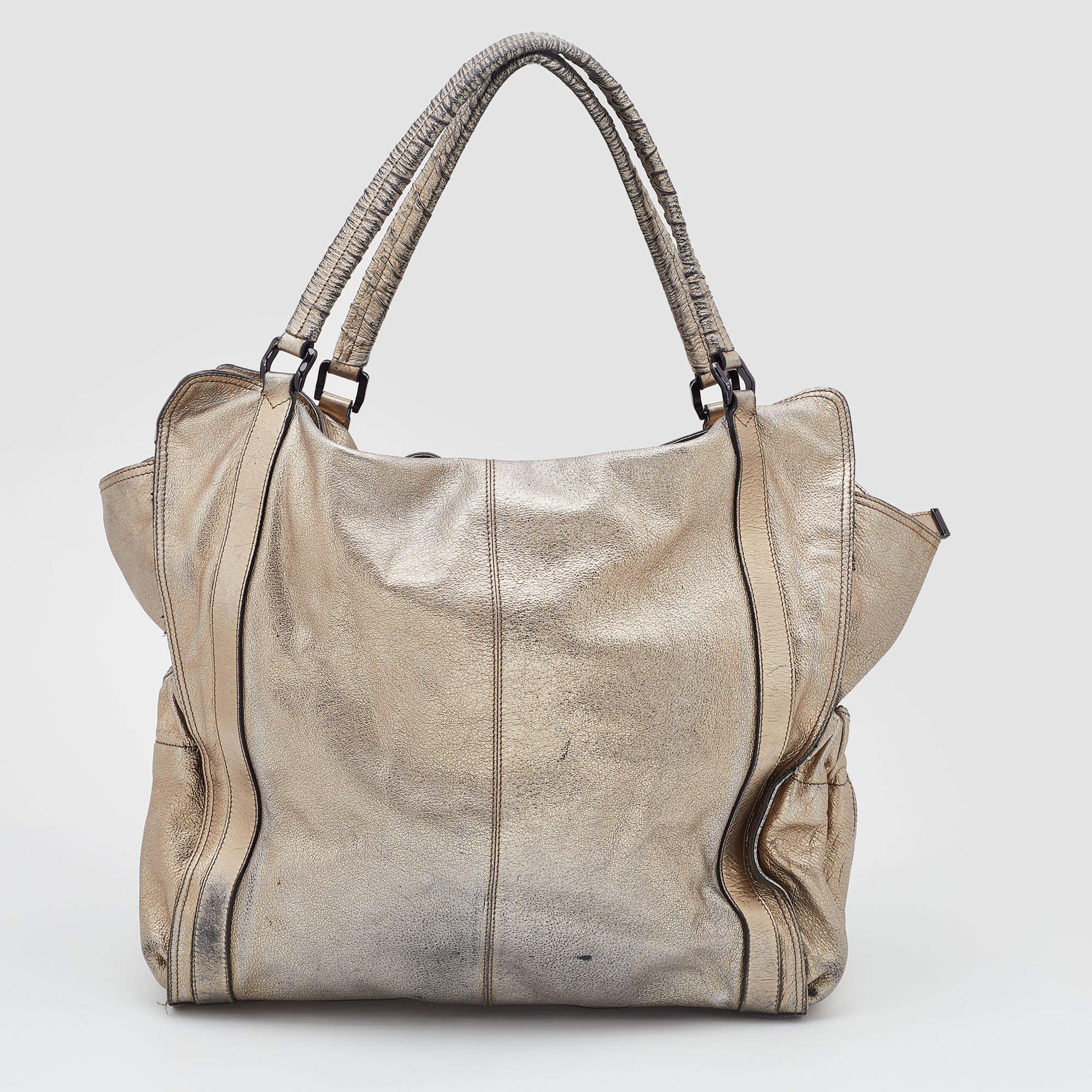 Burberry Gold Leather Large Warrior Shoulder Bag In Fair Condition In Dubai, Al Qouz 2