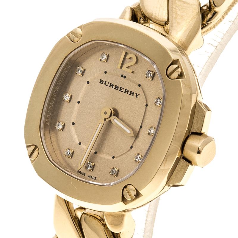 Stunningly crafted, this Burberry watch is the choice of a modern woman. The quartz timepiece carries an artistic craftsmanship of gold-plated steel along with exquisite detailing like the gold dial with sparkly diamond hour markers, the two hands,