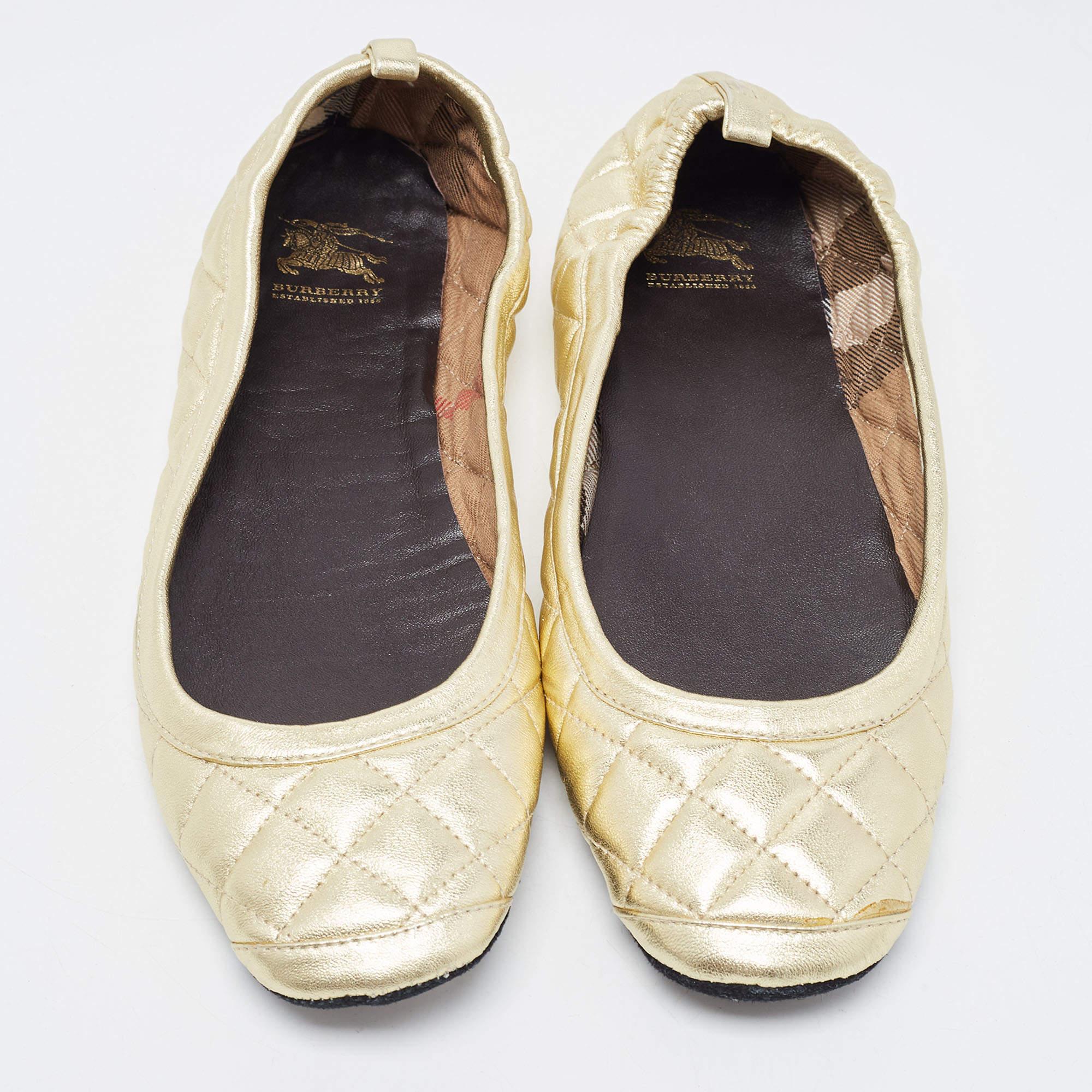 Complete your look by adding these Burberry ballet flats to your collection of everyday footwear. They are crafted skilfully to grant the perfect fit and style.

Includes
Original Pouch, The Luxury Closet Packaging