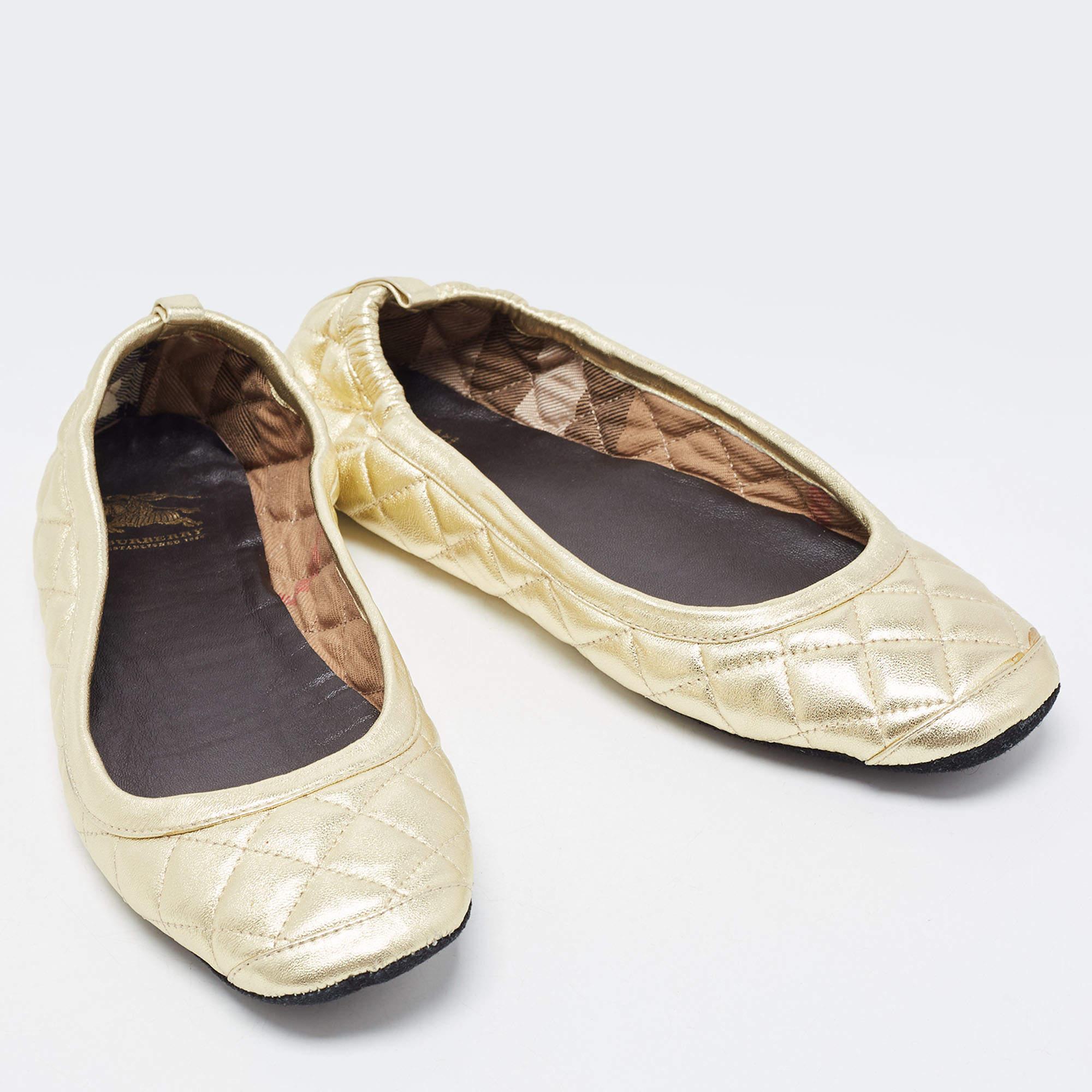 Burberry Gold Quilted Leather Ballet Flats Size 39 In Good Condition In Dubai, Al Qouz 2