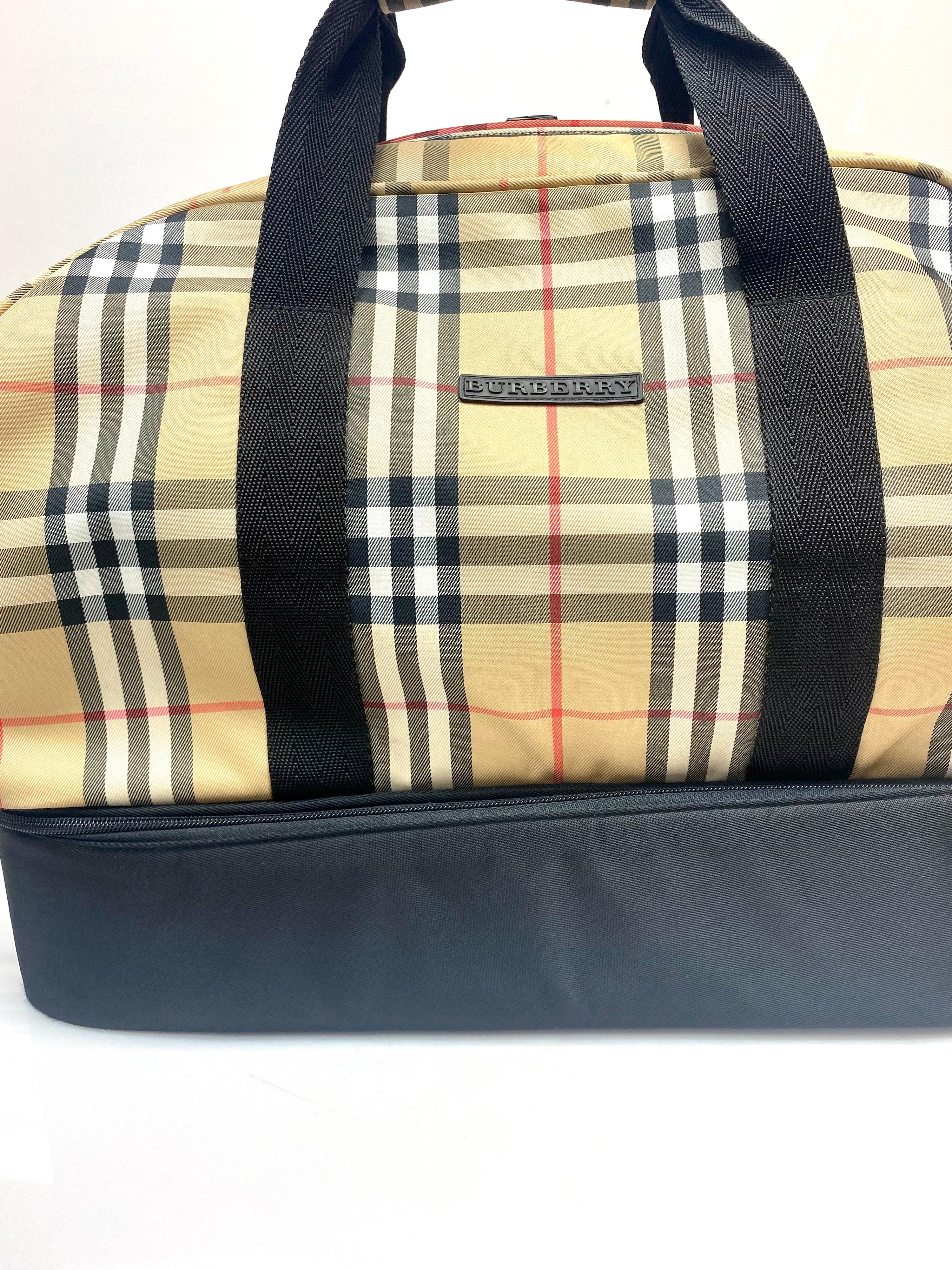 This classic Burberry print golf/travel bag is the perfect size for those weekends away. Featuring the Burberry check throughout, the bag has one large, zipped bottom compartment and another interior zipped flap. Item is in excellent condition with