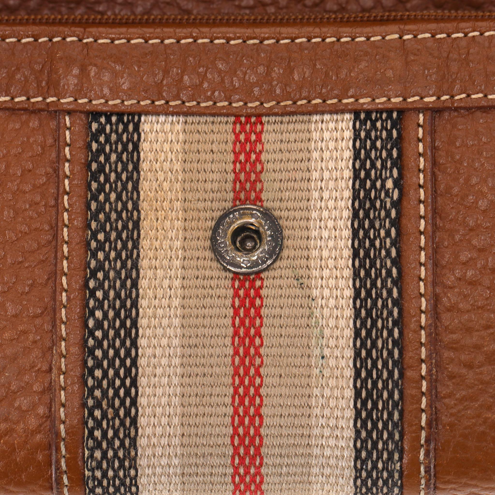 Burberry Grained Leather Wallet For Sale 7