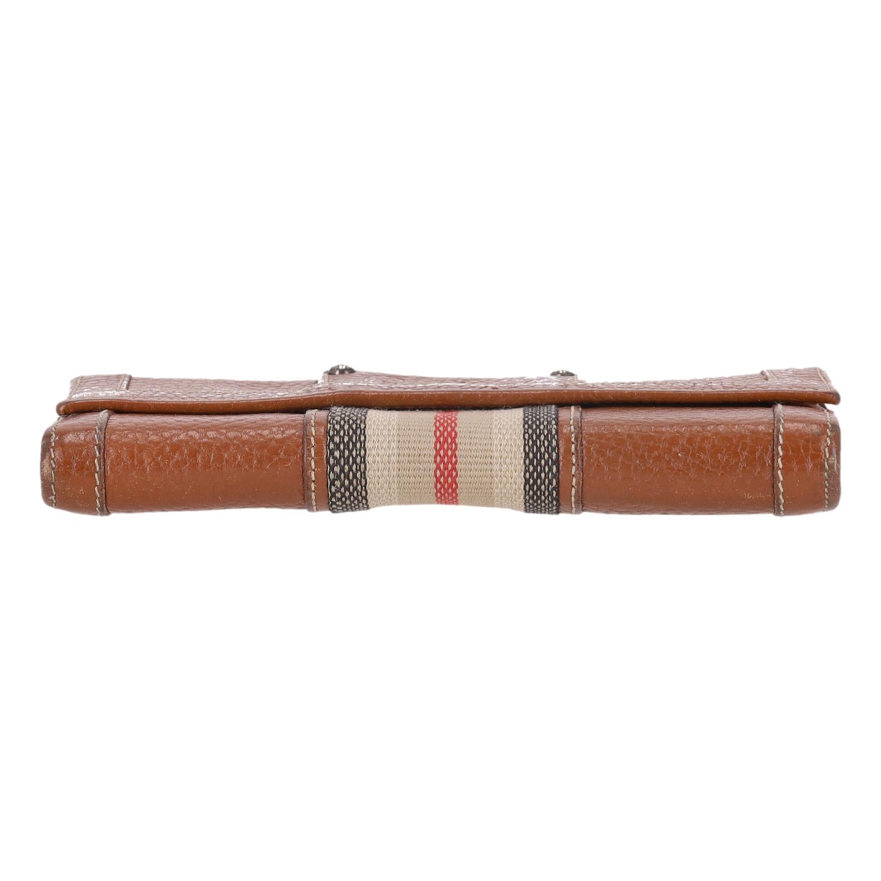 Women's Burberry Grained Leather Wallet For Sale