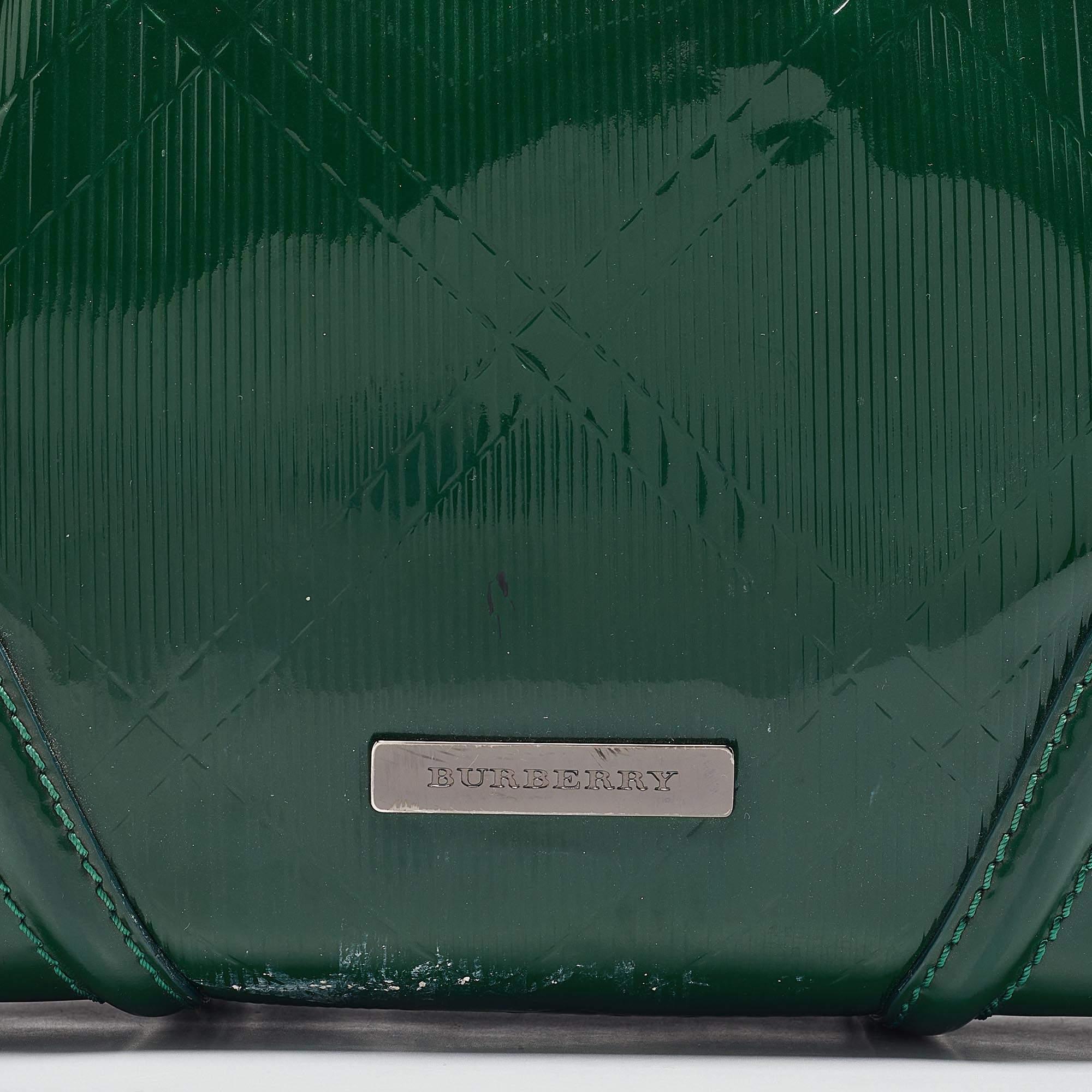 Burberry - Sacoche Anford en cuir verni embossé à carreaux verts Pour femmes en vente