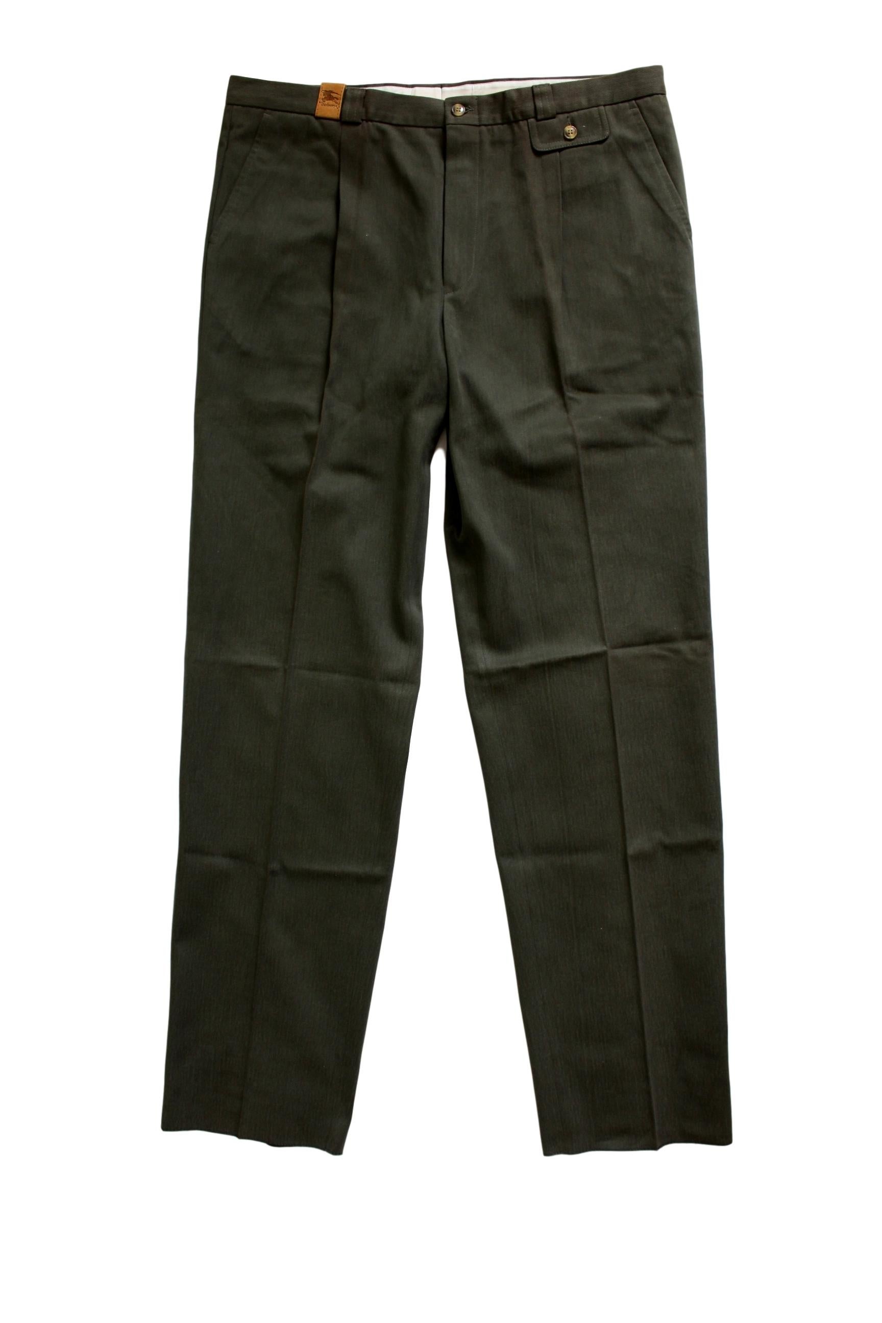 Burberry's 80s vintage men's trousers. Classic model, tailored, English cut. Light green color, 100% heavy cotton. Live hem to be adjusted according to your height. Made in Italy. New with tag, coming from stock.

Size: 58 It 48 Us 48 Uk

Waist: 50