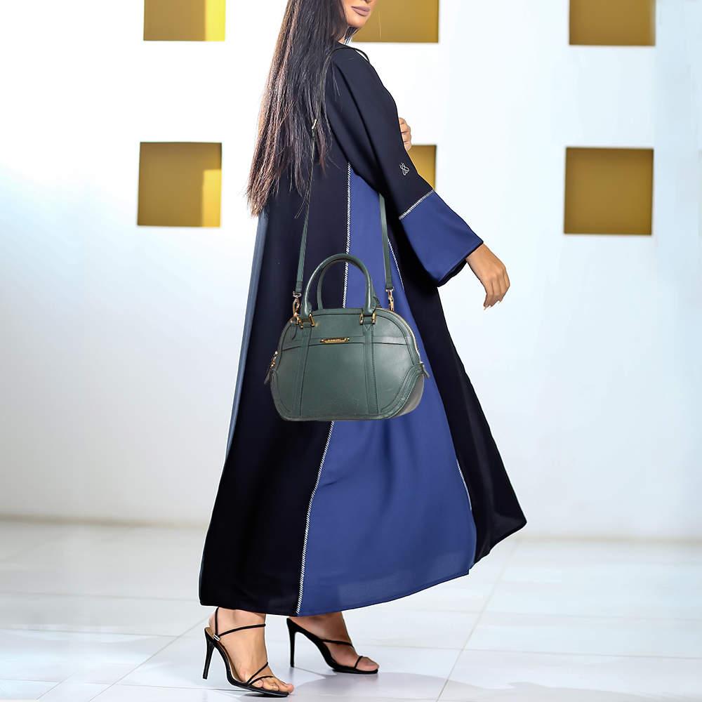 Práctica y chic son algunas de las palabras que describen esta bolsa Fabricada meticulosamente, la creación está dotada de un interior bien espaciado y fácil de llevar. Llévalo a salidas informales o de compras y estarás elegante