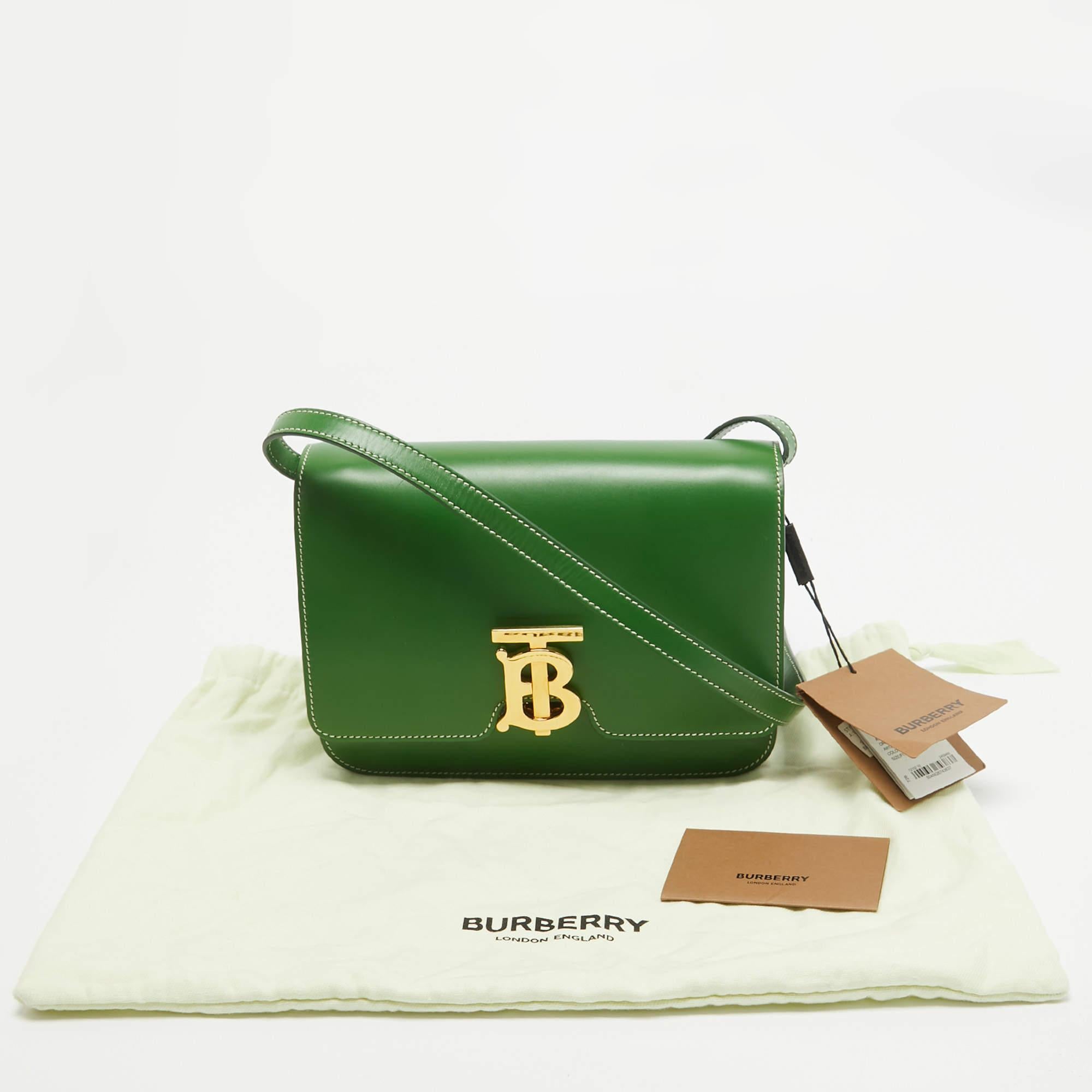 Bolso de hombro pequeño TB de piel verde de Burberry en venta 4