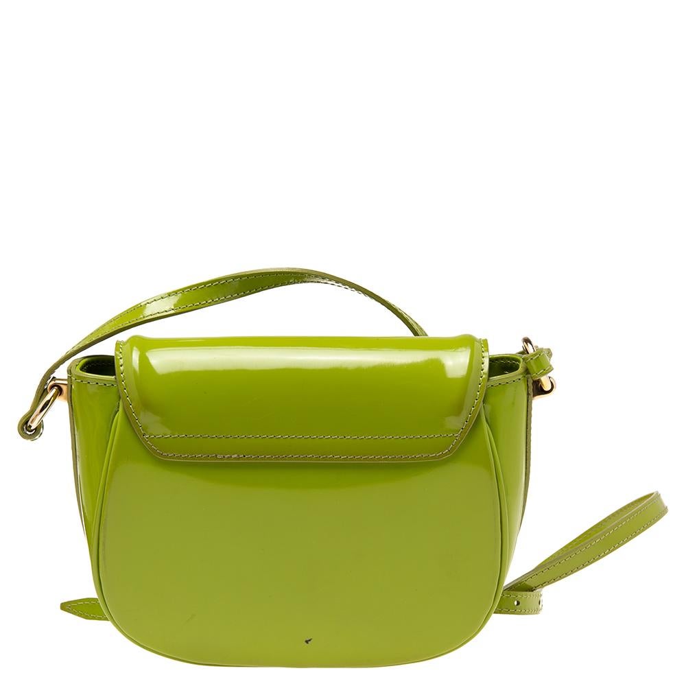 This shoulder bag from Burberry has been meticulously crafted from patent leather and the branded flap opens to reveal a fabric-lined interior for your essentials. Vibrant in green, this piece will complement your day look.

Includes: Original