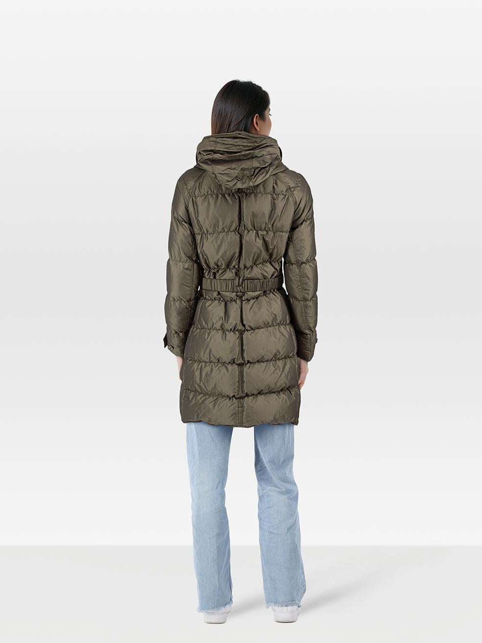 CONDITION is Very good. Minimal wear to coat is evident. Minimal wear to the centre front zipper pulls where some tarnishing to metal can be seen on this used Burberry designer resale item.
 
 
 
 Details
 
 
 Green
 
 Synthetic
 
 Coat
 
 Duck down