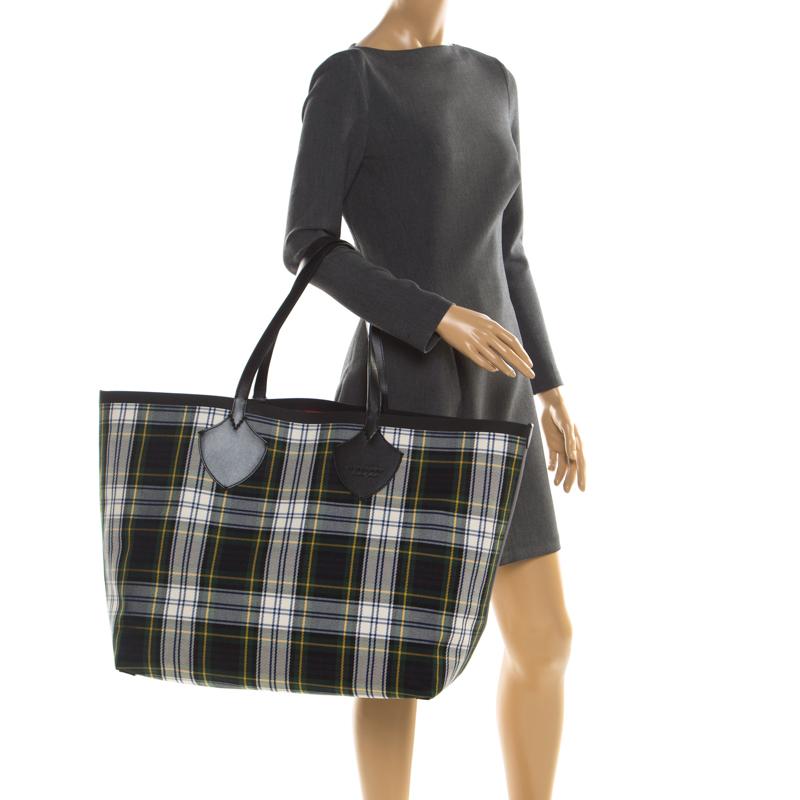 Burberry Giant Reversible Tote 2024 towncentervb