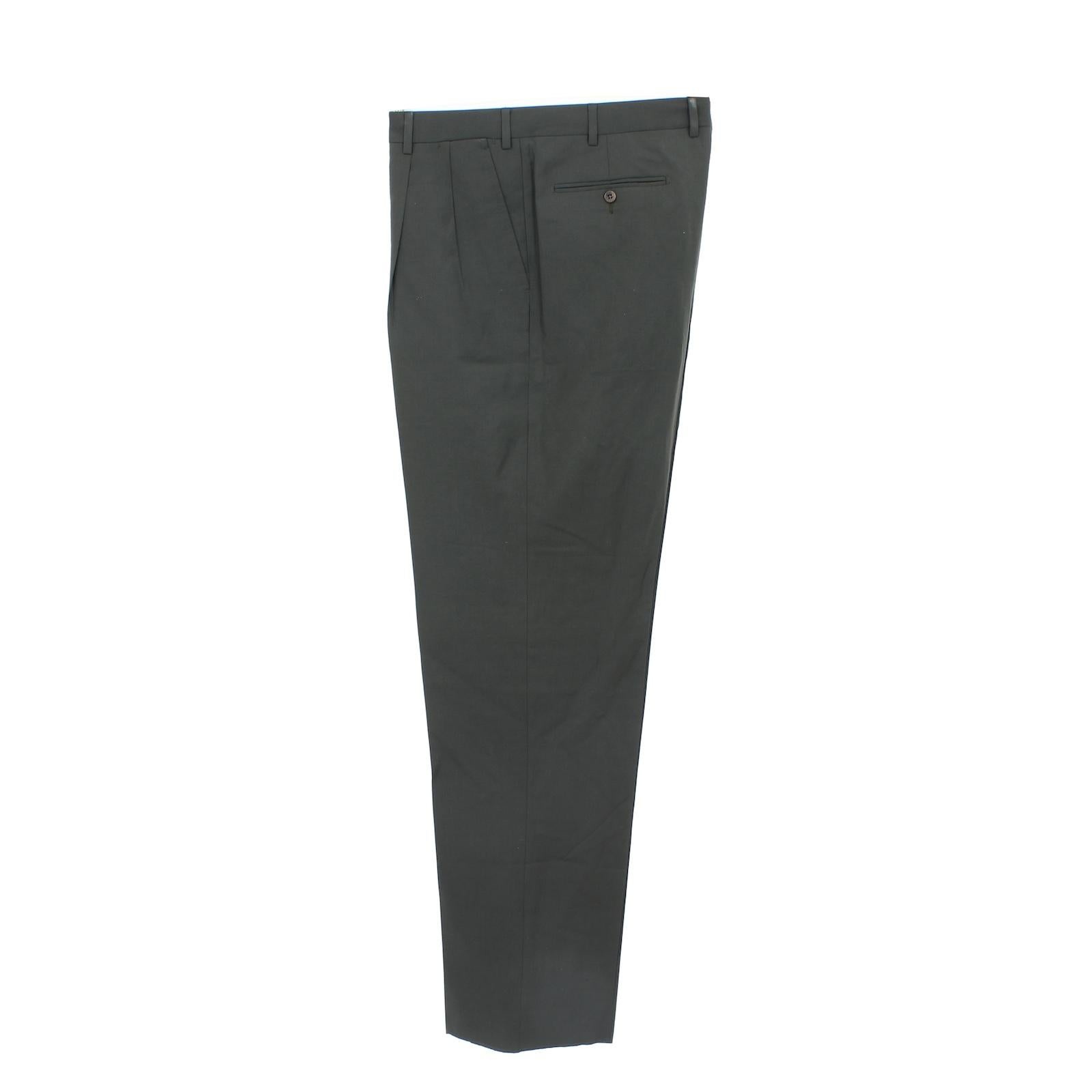 Burberry vintage 90s trousers. Classic model, green colour, 100% wool fabric. Made in Italy. New from warehouse stock.

Size: 58 It 48 Us 48 Uk

Waist: 50 cm
Length: 127 cm
Hem: 24 cm
Inseam length: 97 cm