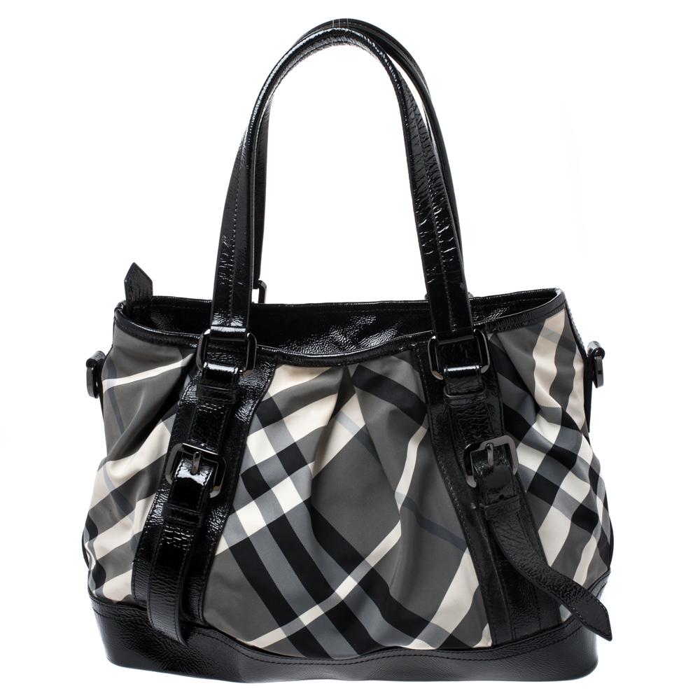 Simply gorgeous and built to endure through all your busy days, this Burberry tote is a worthy investment. It has been crafted from leather and canvas in their Beat check pattern and equipped with two handles and a spacious interior. The bag is