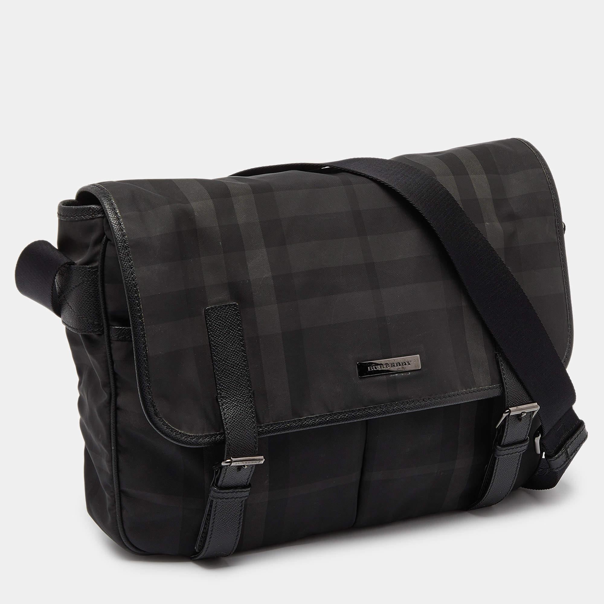 Burberry Grey/Black Smoke Check Nylon and Leather Messenger Bag In Good Condition In Dubai, Al Qouz 2