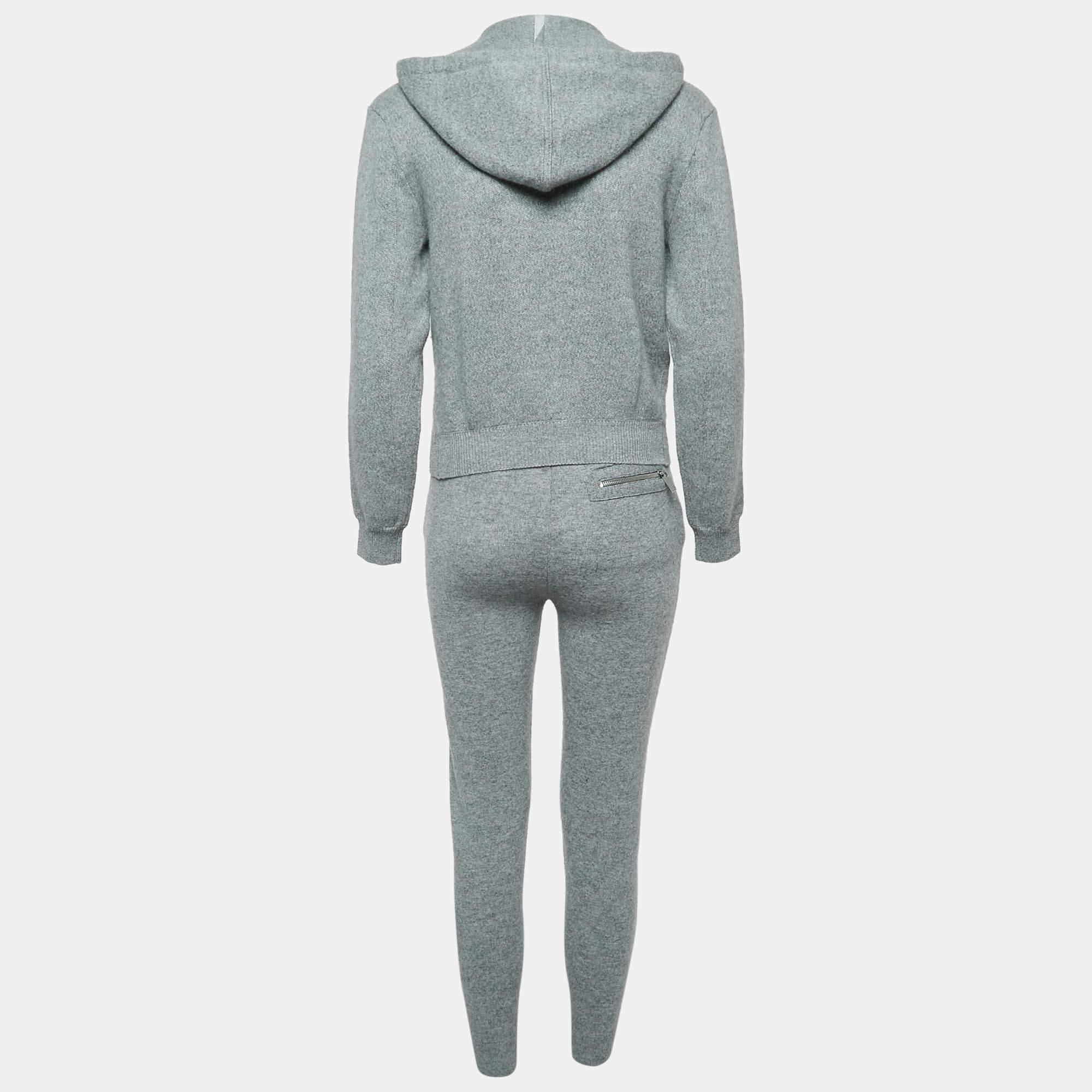 This Burberry grey cashmere knit jacket and sweatpants set brings luxury to casualwear with its soft  premium fabric and refined design. The jacket features a sleek zip closure and subtle logo detailing  while the matching sweatpants offer an