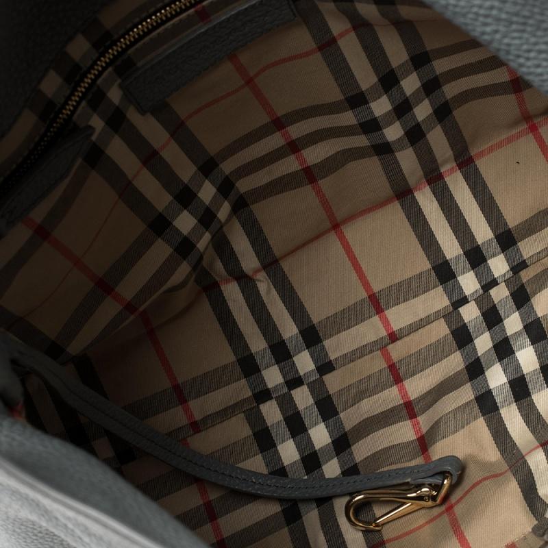 Burberry Grey Grained Leather Baynard Tote In Good Condition In Dubai, Al Qouz 2
