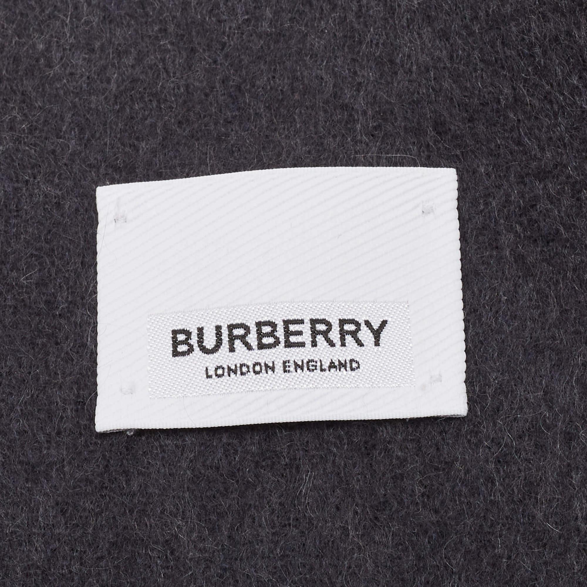 Bufanda Burberry Gris Cachemira Pesada Reversible en venta 2