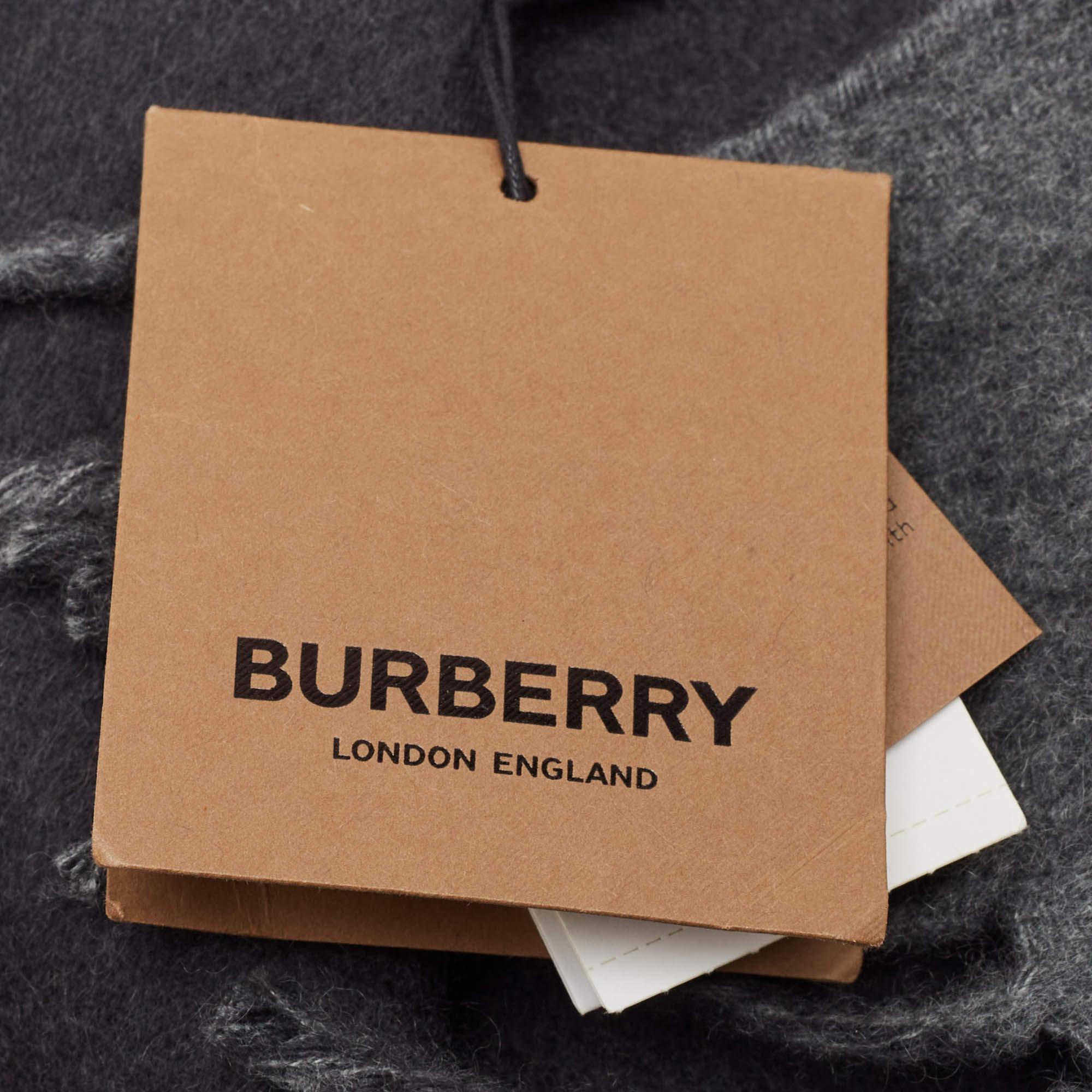 Bufanda Burberry Gris Cachemira Pesada Reversible en venta 4