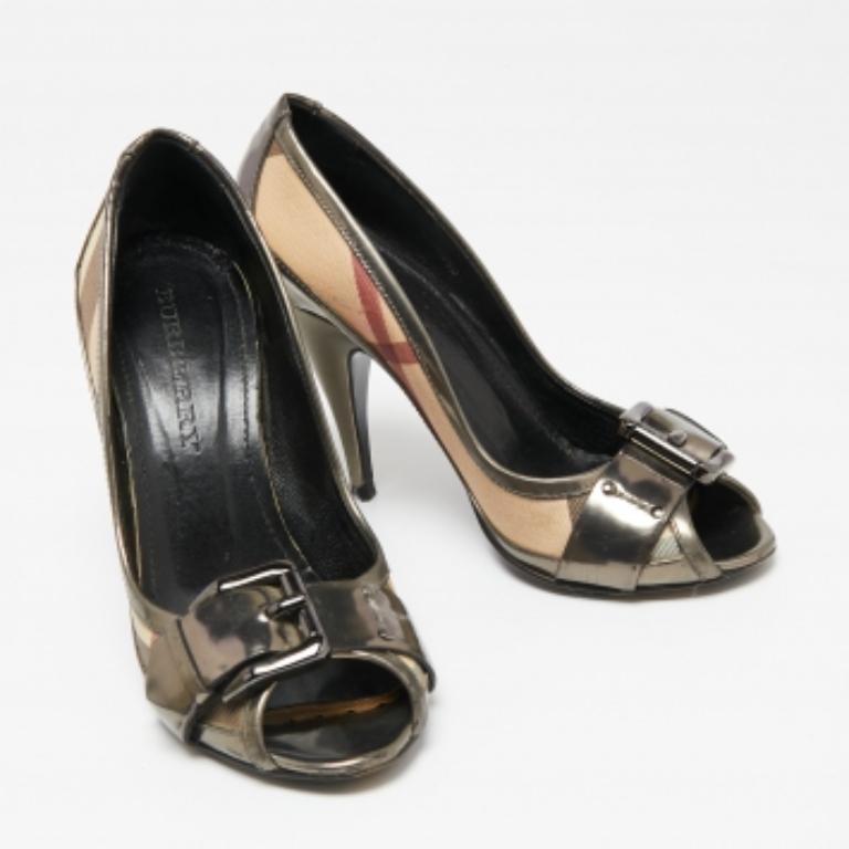 Women's Burberry Grey Leather And House Check Canvas Buckle Peep Toe Pumps Size 37 For Sale