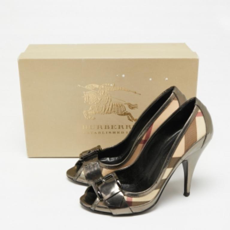 Burberry Grey Leather And House Check Canvas Buckle Peep Toe Pumps Size 37 For Sale 4